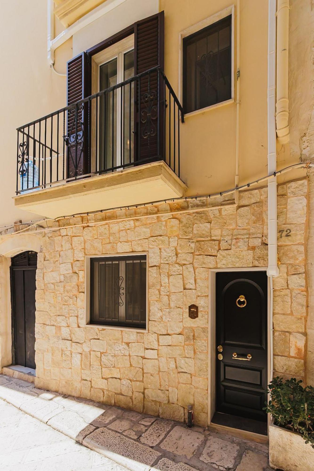 Vallisa 72 - Centro Storico Bari Exteriör bild