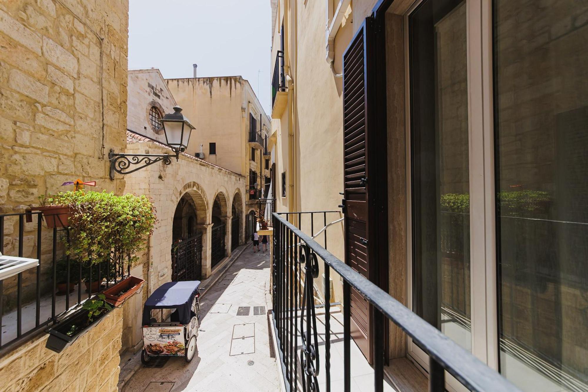 Vallisa 72 - Centro Storico Bari Exteriör bild